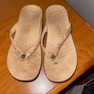 Vionic Gold Cork Sandals size 7